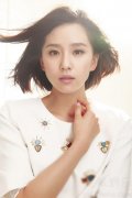 刘诗诗童趣写真裸妆自然 笑容温暖展纯真
