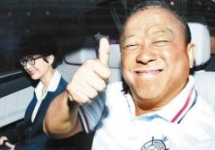 曾志伟“掌掴门”后获无罪释放 被狂亲致满面口水