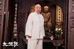 《太极侠》基努策划“黑拳派对” 豪车悉数亮相