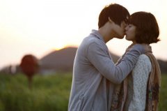 三招让女人享受你的吻